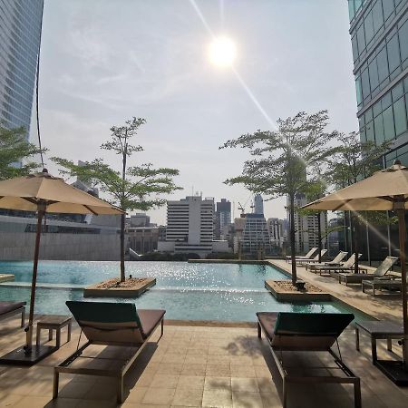 Sivatel Bangkok Hotel Екстер'єр фото The pool at the hotel