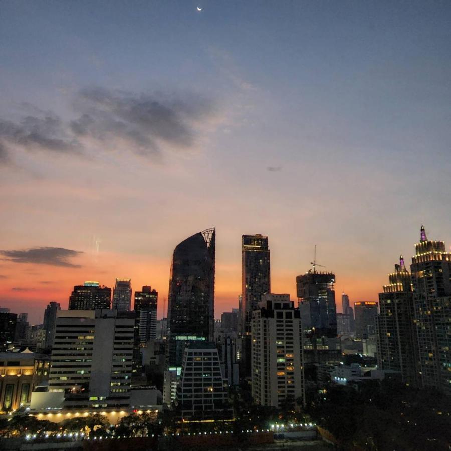 Sivatel Bangkok Hotel Екстер'єр фото The Makati skyline at sunset