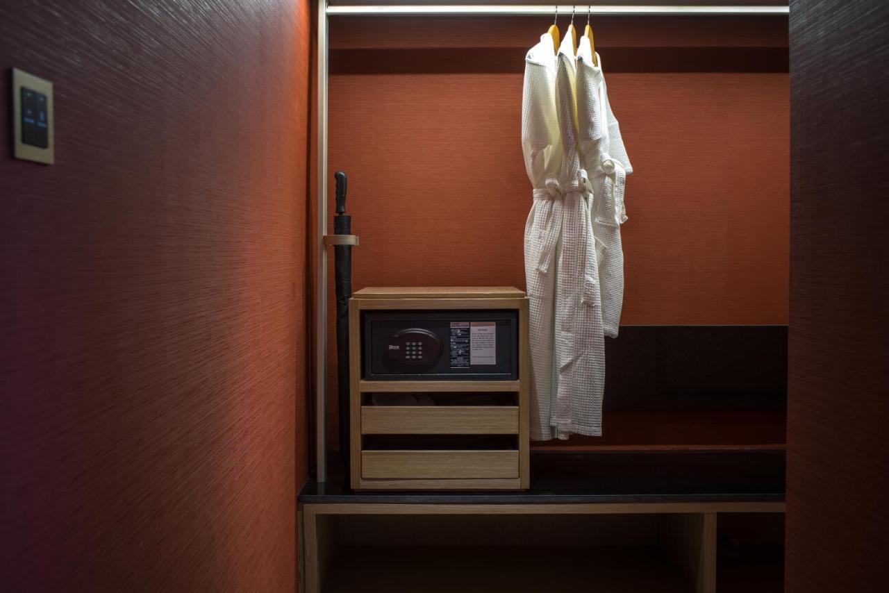 Sivatel Bangkok Hotel Екстер'єр фото A safe in a hotel room
