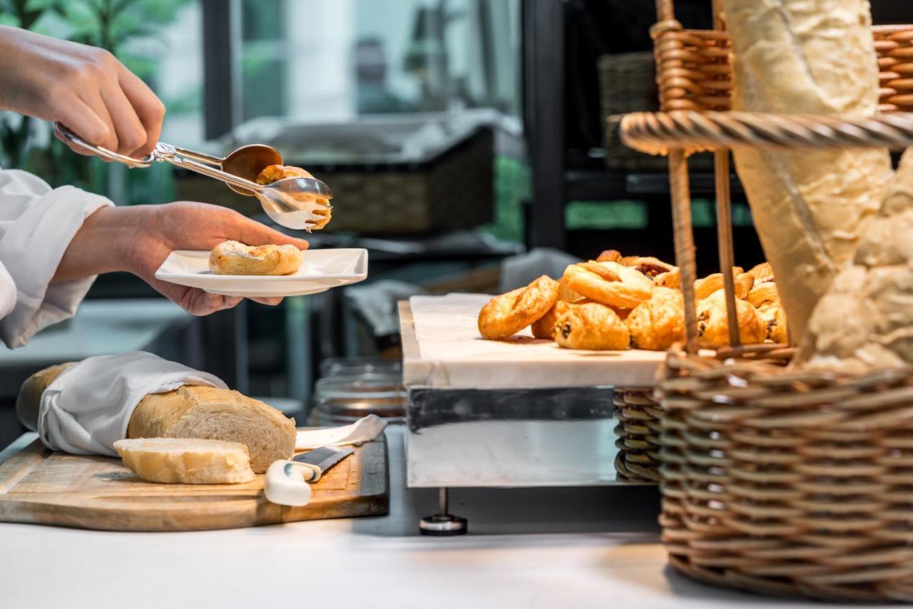 Sivatel Bangkok Hotel Екстер'єр фото A buffet at a hotel