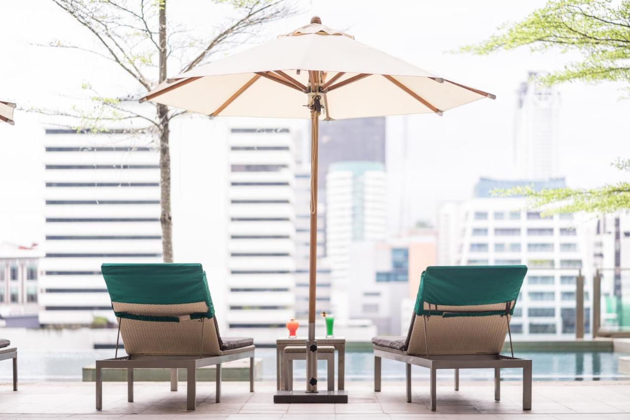 Sivatel Bangkok Hotel Екстер'єр фото The pool at the hotel