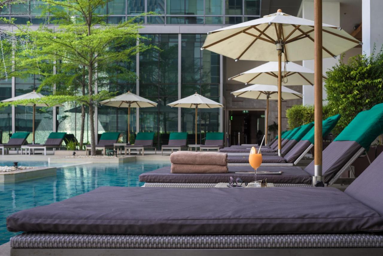 Sivatel Bangkok Hotel Екстер'єр фото The swimming pool at the hotel