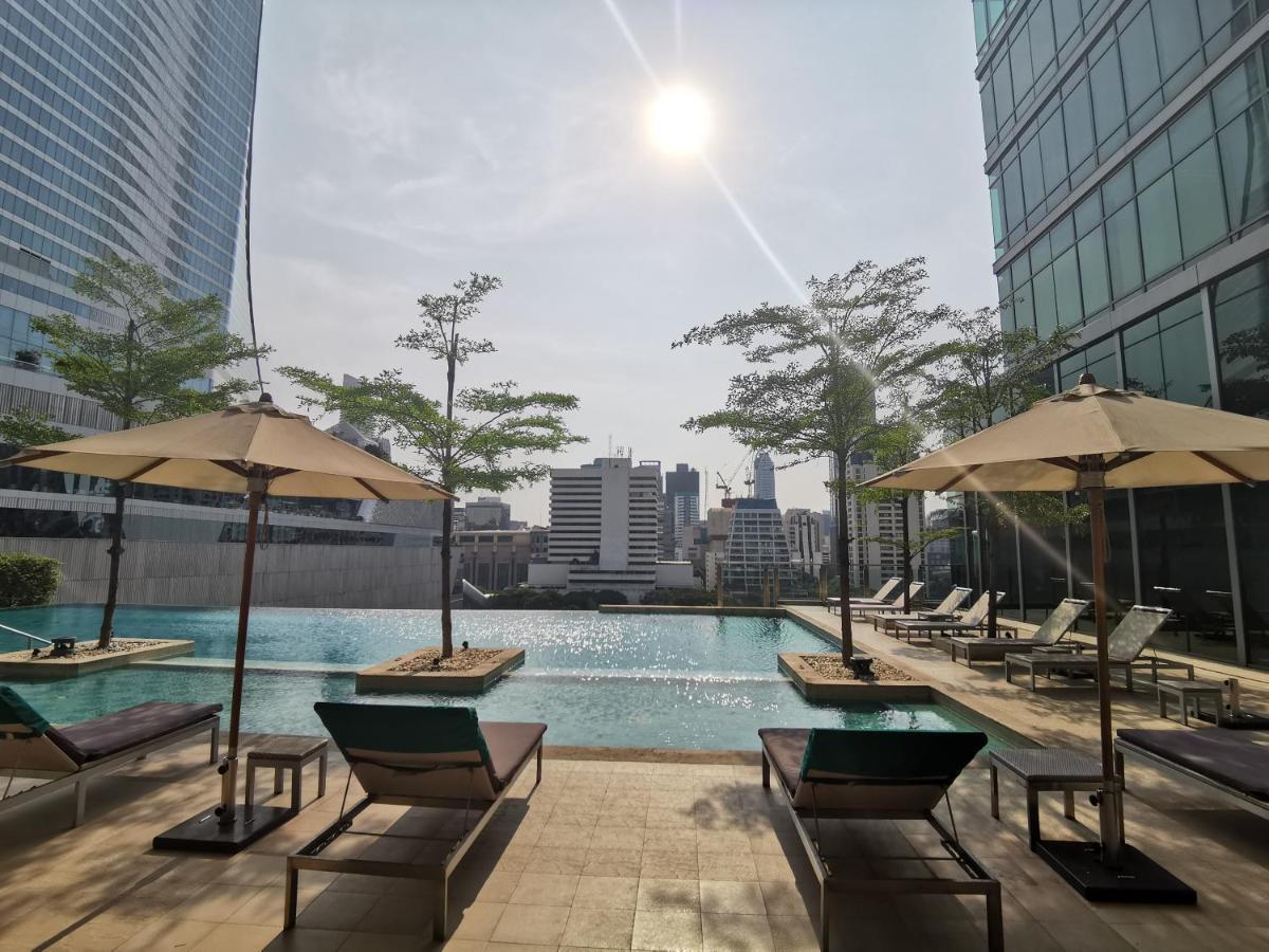 Sivatel Bangkok Hotel Екстер'єр фото The pool at the hotel